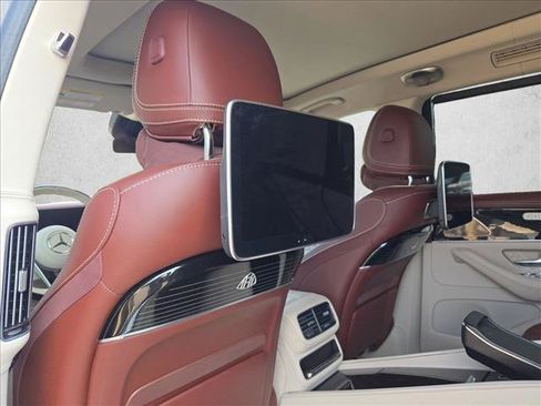 Used 2025 Mercedes-Benz Maybach GLS 600 4MATIC image 16