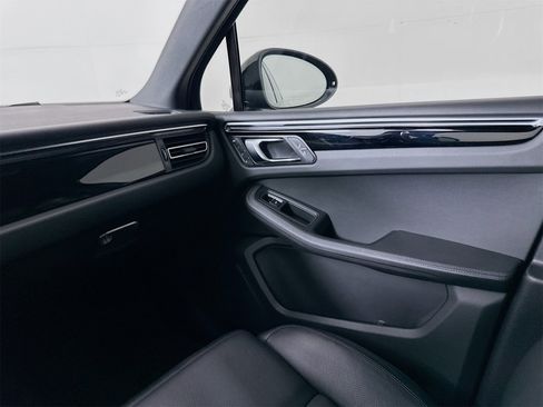 Used 2023 Porsche Macan Turbo image 25