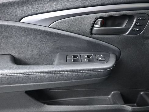 Used 2025 Honda Passport EX-L image 25