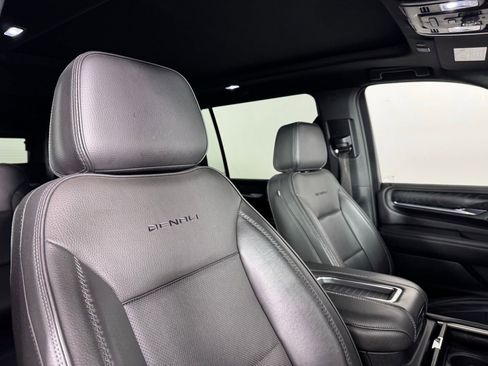 Used 2022 GMC Yukon XL Denali w/ Denali Premium Package image 35