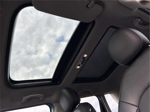 Used 2015 MINI Cooper 4-Door Hardtop image 18