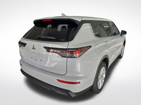New 2025 Mitsubishi Outlander ES image 5