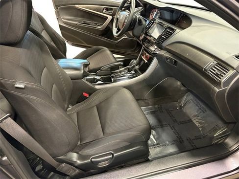 Used 2017 Honda Accord EX image 11