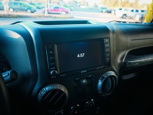 Used 2016 Jeep Wrangler Sport image 24