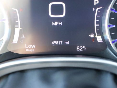 Used 2024 Chrysler Pacifica Touring-L FWD image 35