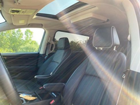 Used 2025 Honda Odyssey Touring image 2