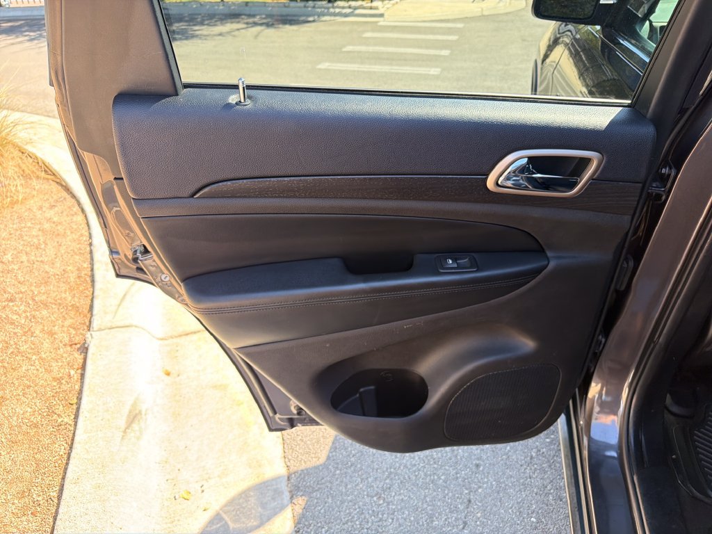 Used 2015 Jeep Grand Cherokee Laredo w/ Quick Order Package 23E RWD image 30