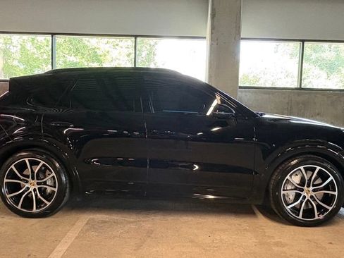 Used 2019 Porsche Cayenne Turbo AWD/4WD image 9