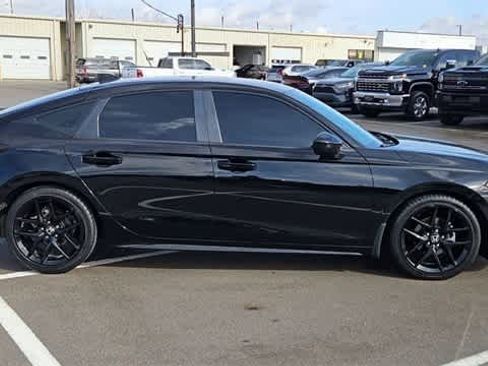 Used 2023 Honda Civic Sport image 9