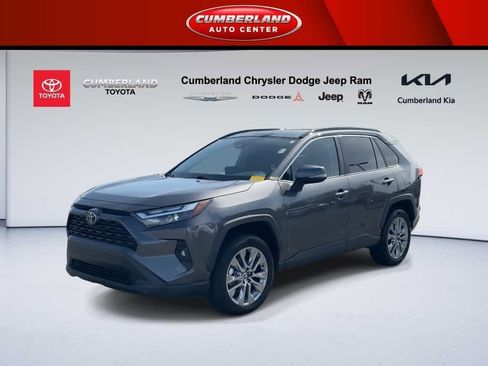 Used 2023 Toyota RAV4 XLE Premium image 4