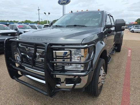 Used 2019 Ford F450 Lariat w/ Lariat Value Package AWD/4WD image 1