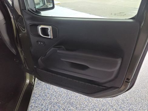 Used 2023 Jeep Wrangler Unlimited Sport AWD/4WD image 13