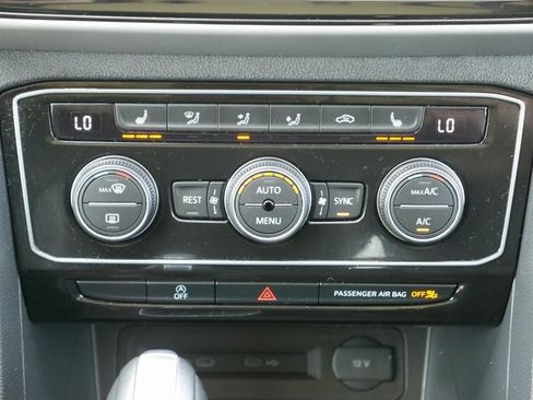 Used 2022 Volkswagen Atlas SEL image 22