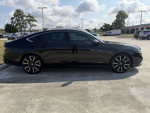 Used 2025 Honda Accord Touring image 2