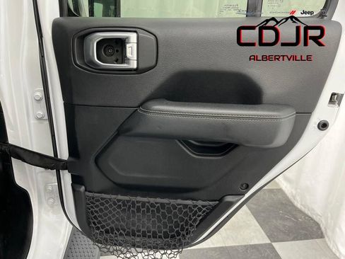 Used 2020 Jeep Wrangler Unlimited Sahara AWD/4WD image 16