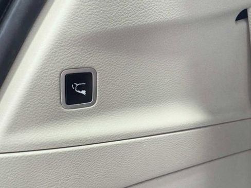 Used 2022 Chrysler Pacifica Touring-L FWD image 36