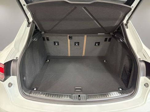 Used 2025 Porsche Macan AWD/4WD image 36