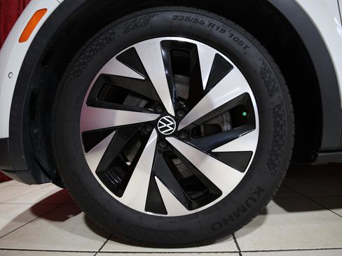 Used 2023 Volkswagen ID.4 Pro image 7