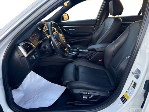 Used 2018 BMW 330i xDrive Wagon image 9