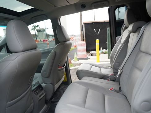 Used 2015 Toyota Sienna FWD image 17