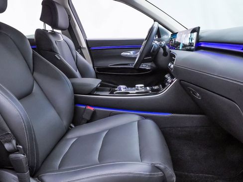 Certified 2026 Genesis GV70 2.5T image 13