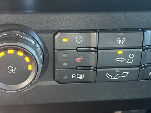 Used 2020 Ford F150 XLT w/ Equipment Group 302A Luxury AWD/4WD image 17