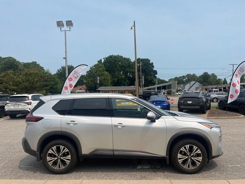 Used 2021 Nissan Rogue SV FWD image 3