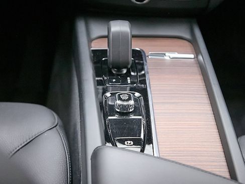 Certified 2024 Volvo XC60 B5 Plus w/ Protection Package Premier image 31