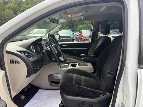 Used 2016 Dodge Grand Caravan SXT w/ Rear Park Assist Package FWD image 10