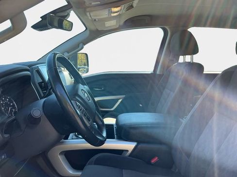 Used 2024 Nissan Titan SV w/ SV Convenience Package image 10