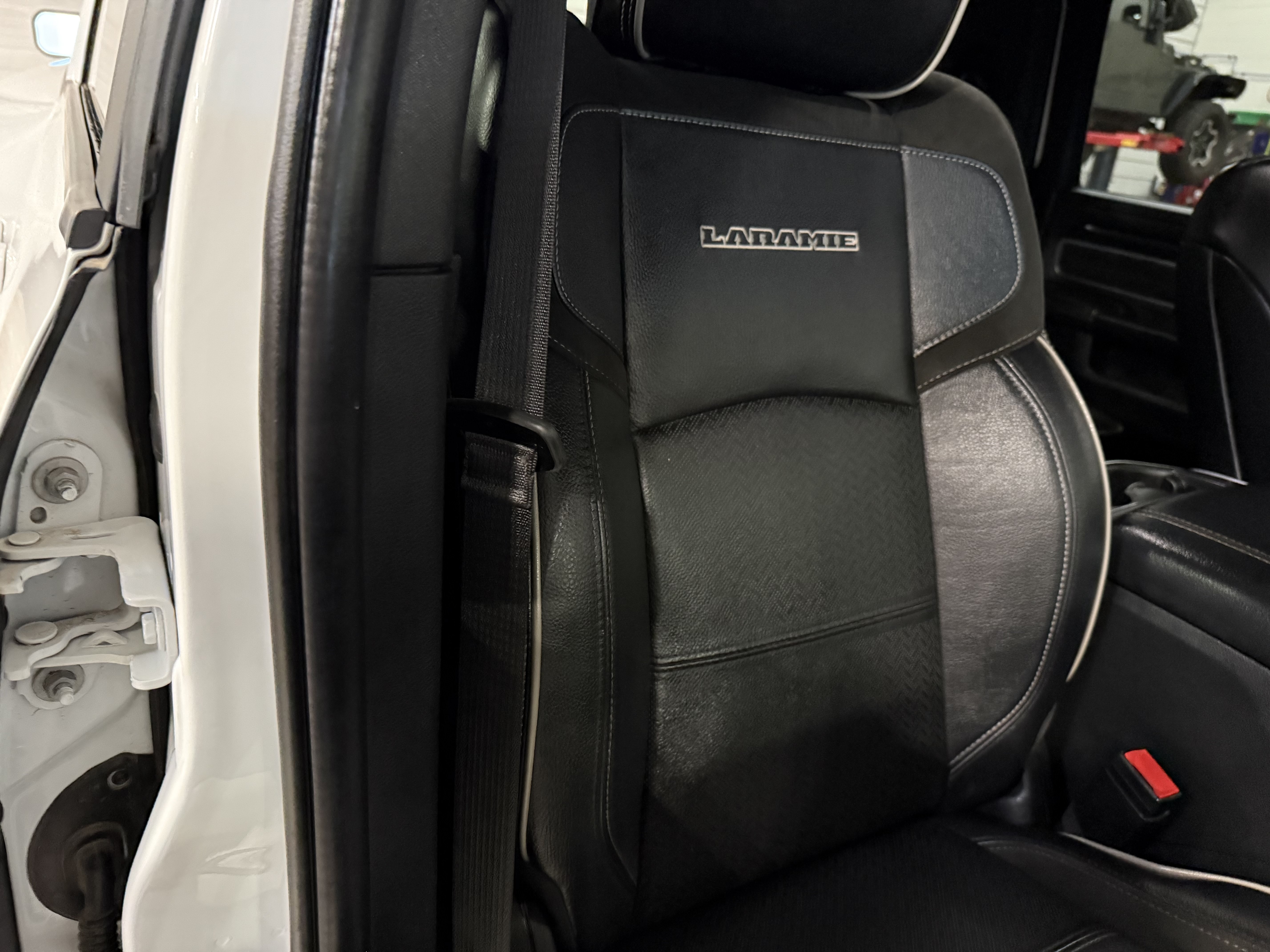 Used 2023 RAM 3500 Laramie AWD/4WD image 11
