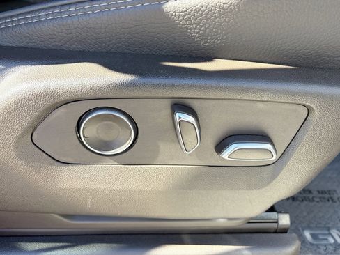 Used 2021 GMC Yukon Denali w/ Denali Premium Package image 11