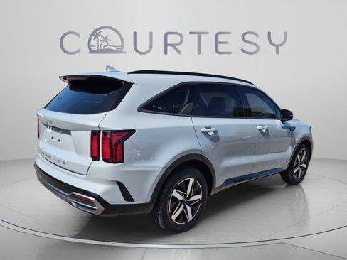 Used 2022 Kia Sorento EX w/ Panoramic Sunroof Package FWD image 5