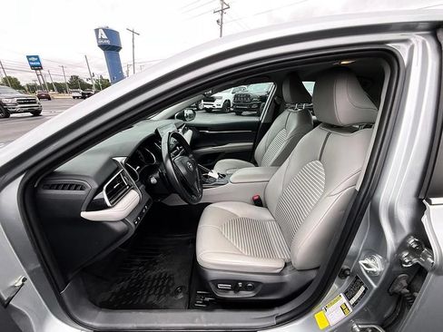 Used 2022 Toyota Camry SE FWD image 14