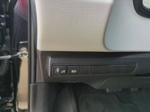 Used 2022 Toyota Corolla SE w/ SE Premium Package FWD image 13