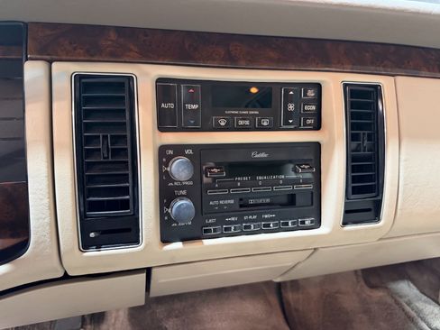Used 1995 Cadillac Fleetwood Brougham RWD image 61