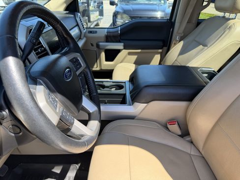 Used 2017 Ford F250 Lariat w/ Lariat Ultimate Package AWD/4WD image 10