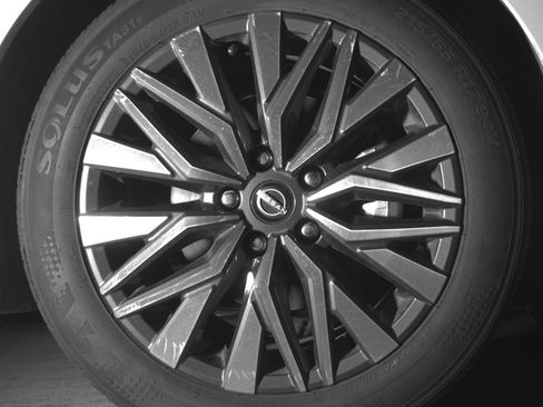 Used 2025 Nissan Altima 2.5 SV FWD image 13