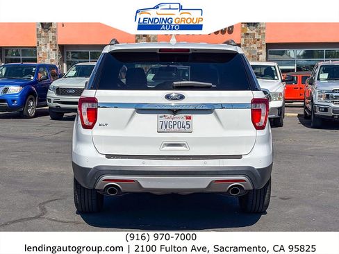 Used 2017 Ford Explorer XLT FWD image 3