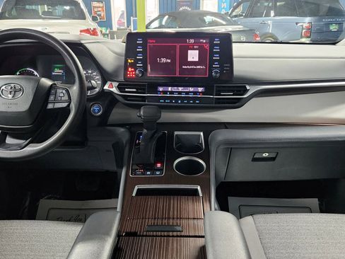 Used 2022 Toyota Sienna LE image 22
