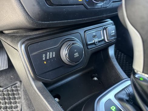 Used 2023 Jeep Renegade Latitude image 30