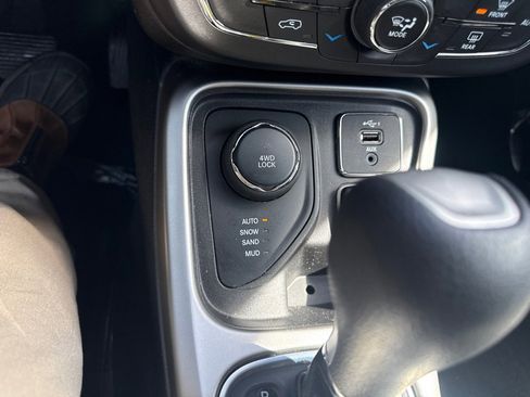 Used 2019 Jeep Compass Latitude w/ Cold Weather Group image 23