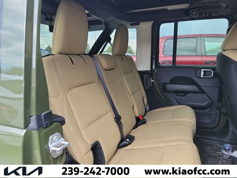 Used 2021 Jeep Wrangler Unlimited Sahara w/ LED Lighting Group AWD/4WD image 10