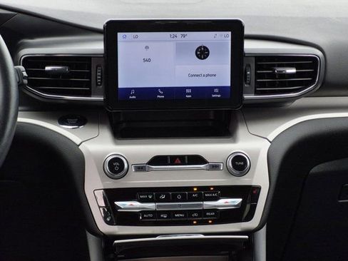 Used 2024 Ford Explorer XLT w/ Equipment Group 202A image 19