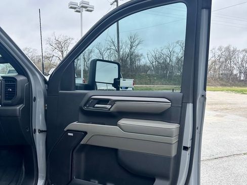 Used 2025 Chevrolet Silverado 2500 ZR2 AWD/4WD image 18