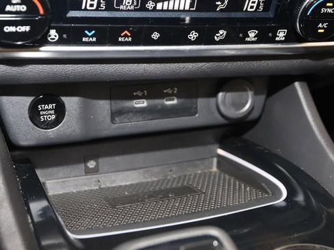 Used 2025 Nissan Rogue SL w/ Tech Package FWD image 30