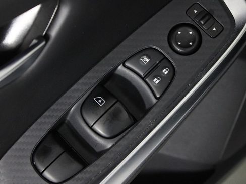 Used 2025 Nissan Sentra SR w/ SR Premium Package FWD image 21