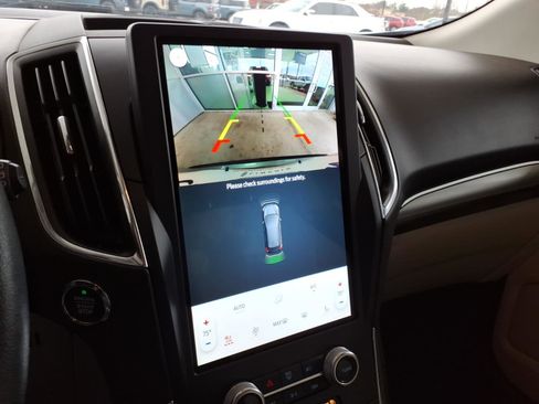 Used 2024 Ford Edge Titanium image 10