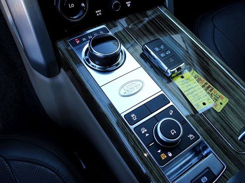 Used 2018 Land Rover Range Rover Supercharged image 9