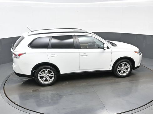 Used 2015 Mitsubishi Outlander SE AWD/4WD image 41